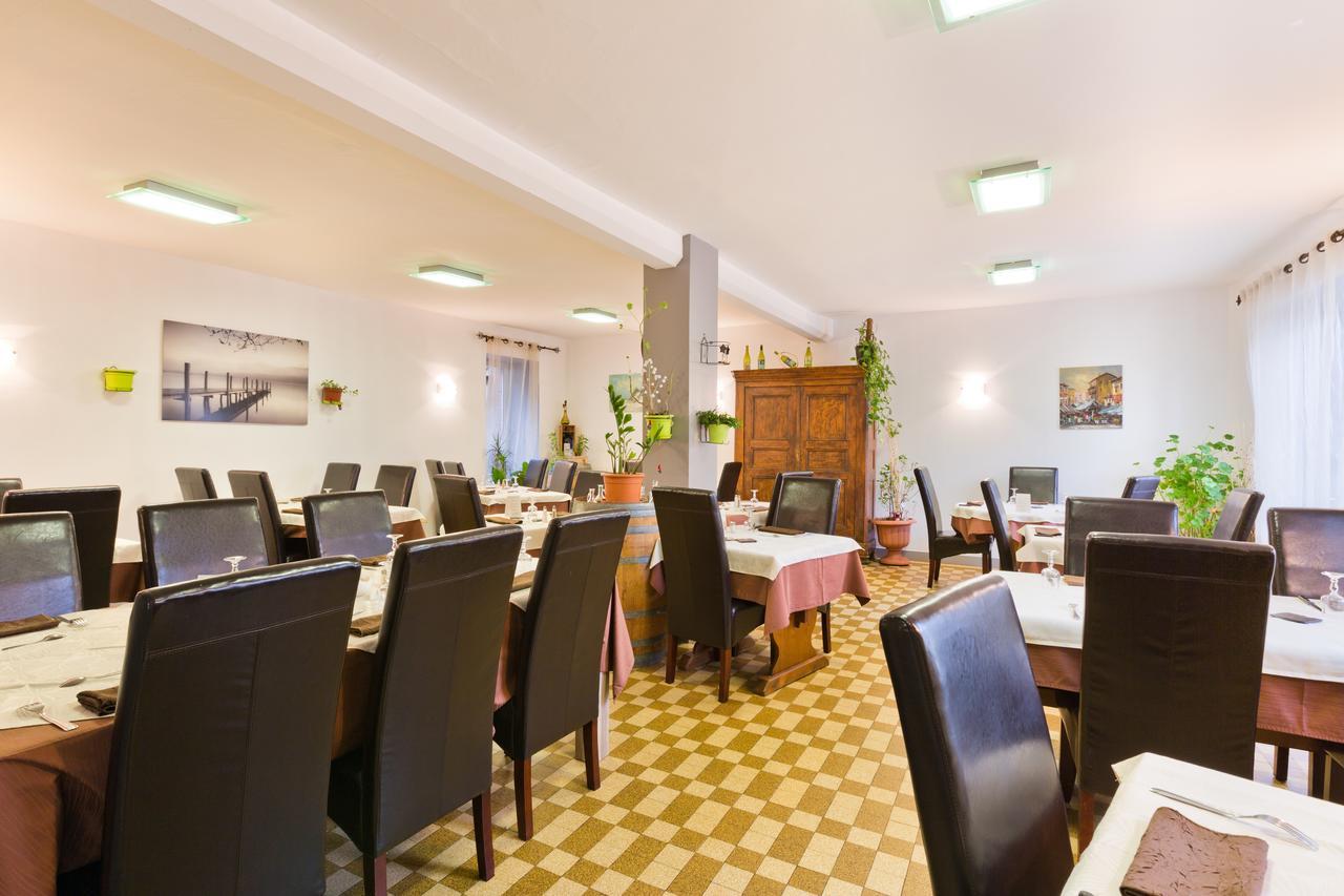 Logis Hotel Restaurant De La Dore Vertolaye Exteriör bild